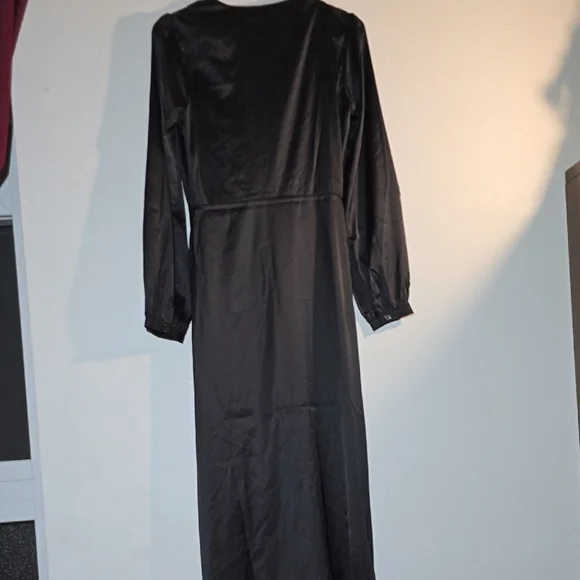 NWT Forever 21 Black Ruched Sheath Dress - Picture 4 of 6